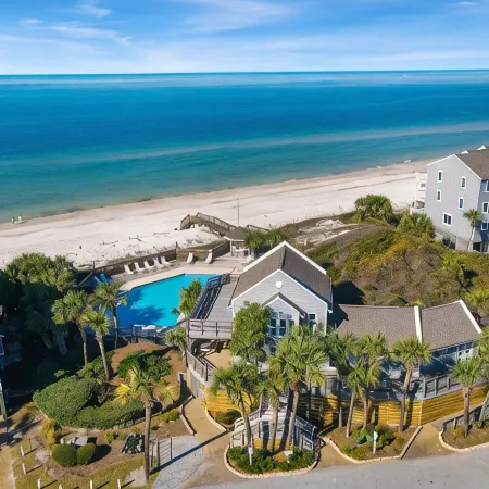 Cape Casa — Dog-Friendly End Unit · Lakefront Deck & Gulf Views · 1 Min to Beach