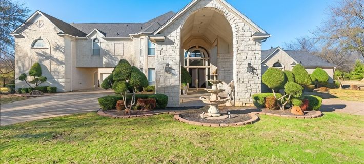 NEWHOUSE MANSION DALLAS TOP 10 Vacation Rental  POOL and SPA3 Acres Of Land Hotels in DeSoto