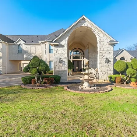 NEWHOUSE MANSION DALLAS TOP 10 Vacation Rental  POOL and SPA3 Acres Of Land