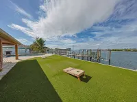 The Dolphin Inn with Views of Tampa Bay & Marina Hotels in Apollo Beach