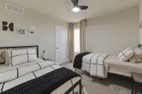 Spacious 5-bedroom house with AC and WiFi in fantastic NE Ankeny - Boutique