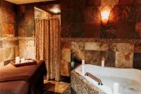 The Chrysalis Inn & Spa Bellingham, A Curio Collection - Hot Tub