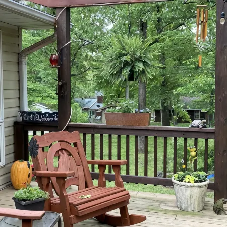 Home Sweet Home, Spacious Sunroom & Fun Deck!