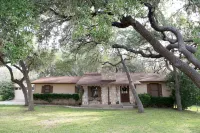 Heart of Town Near Heb with a Spacious, Beautiful Backyard to Enjoy.