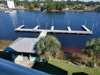 NEW! Waterfront 2 BR, 2 BA on Steinhatchee River, private boat slip,WiFi, dog ok