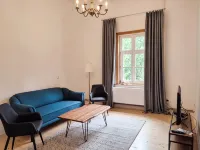Renovated historic apartment - bright and spacious - 3つ星