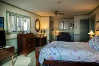 Nancy’s Touch, A Waterfront Paradise!