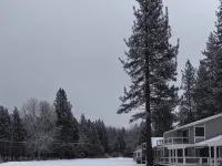 Plumas Pines Golf Resort. Updated Condo on the 4th Fairway. EV Charger on Site. Hotels in Plumas Eureka