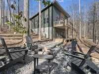 NEW Mountain Modern Hideaway! - Walk to Disc Golf Hotels in McDowell County