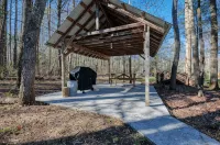 Cabin in the Smokies, 30-mins away from Gatlinburg & Pigeon Forge- Pet friendly
