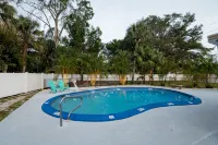 Pet Friendly Stuart Oasis Beach House - Pools
