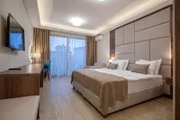 Hotel Twelve by Aycon - ที่มีสระว่ายน้ำ