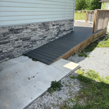 Trailer and pet-friendly! Hot tub! Minutes to Windrock and Frozen Head!