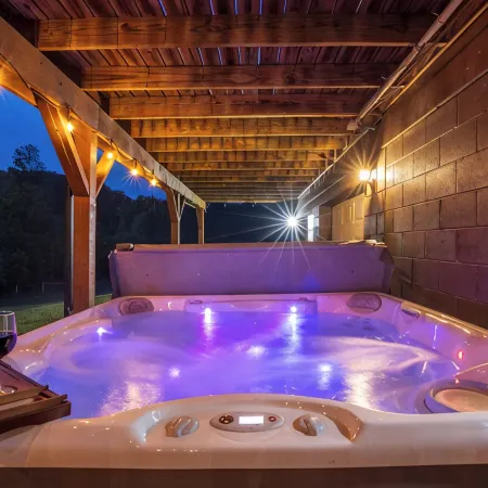 Nature Retreat: Hot Tub, Fire Pit & Hocking Hills