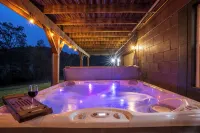 Nature Retreat: Hot Tub, Fire Pit & Hocking Hills