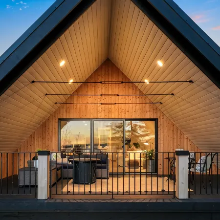 Stunning Views of the Salish Sea - perfect getaway for 2!