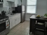 Cozy 3 BR for U Near Manhattan View, 15 Min to NYC ウェスト・ニューヨークのホテル
