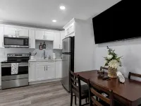 Cozy Modern Studio Getaway in Pinellas Park Hotels in Pinellas Park