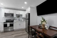 Cozy Modern Studio Getaway in Pinellas Park