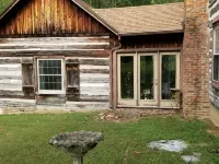 Authentic 1800s Century Kentucky Log Cabin Land Bewteen the Lakes Hotels in Trigg County