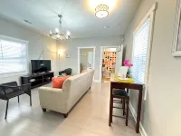 Steps Away Downtown Douthit Greenville Getaway! - Bungalows