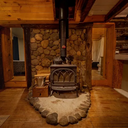 Romantic Private Log Cabin-Dogs Welcome, Fireplace, Near Breck & Hiking