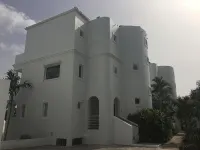 Postcard Perfect Getaway! Roof top pool and amenities