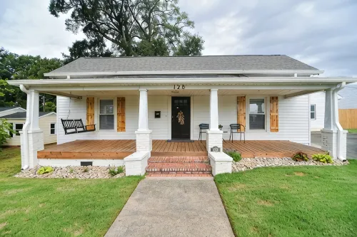 Charming Downtown Fort Mill Home w/ Large Backyard - Wifi