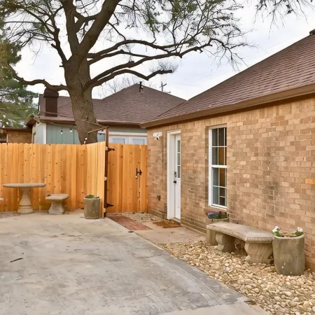 Cozy, quiet, and private guest house central to Abilene!