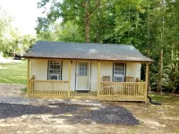 Tiny House - 6 miles from Averett University and 5.4 miles from Caesars Virginia