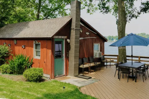 Lake Front Cabin on Diamond Lake - 3-Star