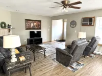 Rusty Rim Bike House Unit 1, Centrally Located, 2 Bed 1 Bath