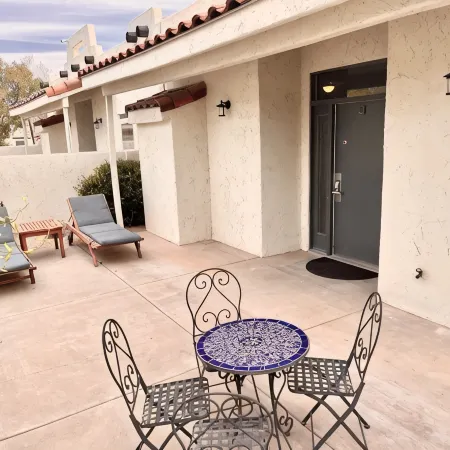 42-Resort Condo, Pool, Hot Tub, Pickle-ball, Gym.
