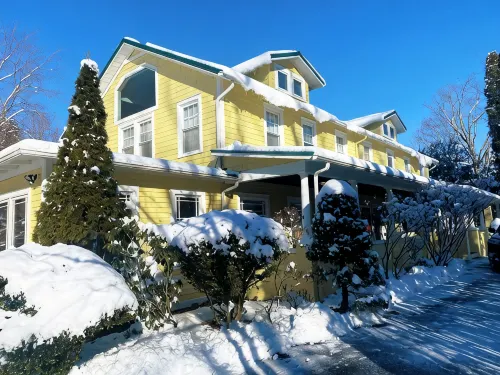 Hollykisshudsonvalley Fully Renovated Lodge- Private Guest Suite - Homestay