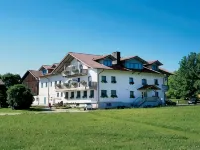 Ruhig Gelegene Fewo 01 - Rustikal und Modern Eingerichtet in Waldnähe Hotels in Achslach