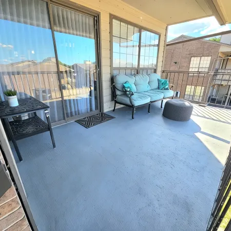 Lake life 1-bedroom,1-bath condo in peaceful Garland TX