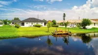 Spacious Waterfront 6 Bd Duplex in Lovely Rotonda West Near Oceans . - Beach