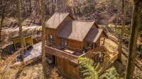 Charming 2-bedroom cabin close to Bryson City with AC, WiFi, Hot tub