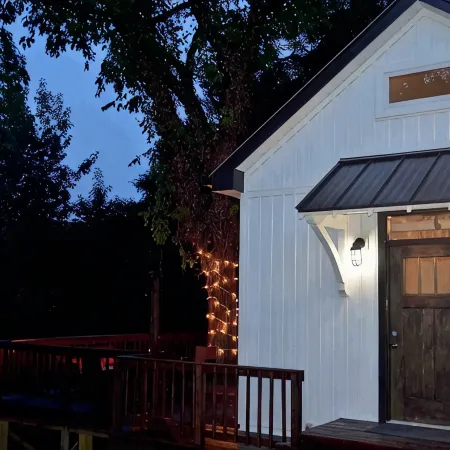 Eagle's Nest Cottage on Center Hill Lake with private path to the water's edge.