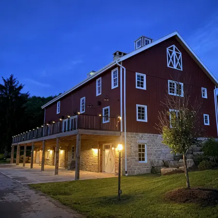 Annabel Lee Barn ~ A Getaway of Warmth & Charm!