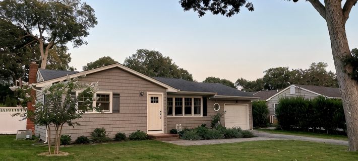 Cozy House less than two miles from Ocean Beaches Hotels in Hampton Bays