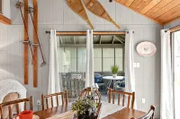 Cedar Loft at The Woods-Vintage Chic Cabin Retreat with Amenities Access