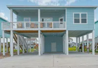 Relaxing Family Retreat w/ Pool - Close to Beach, Fishing & Port A Ferry - Beach