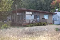 Rare Find - Waterfront Beal Beach House-Private Beach/Majestic View - 비치