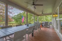 #MonkeyIslandHideaway - Stylish lake front home on Grand Lake, OK with Hot Tub! - Pools