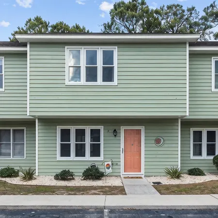 Sleeps 5! 2 Br, 2.5BA Townhome-Walk to Beach & Dining – Your Escape Awaits!