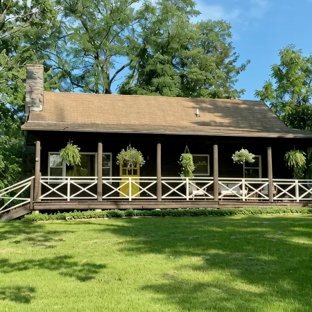 Luxurious & Modern 3 BR 1.5 Bath Log Cabin