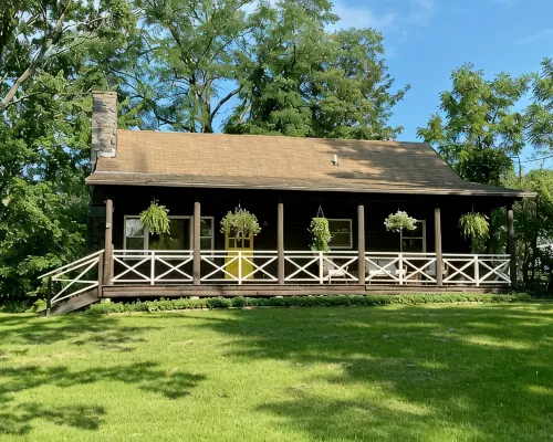 Luxurious & Modern 3 BR 1.5 Bath Log Cabin Các khách sạn ở Copake
