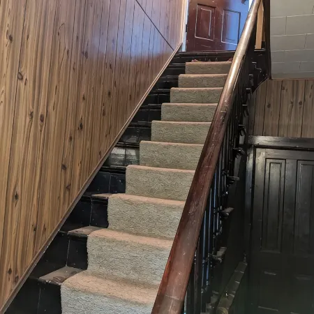 Charming 2 bedroom apartment in Calumet's Historic district!