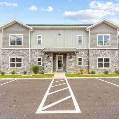 New! 3BR Condo, Private Hot Tub, Close to Strip Hotel Exterior
